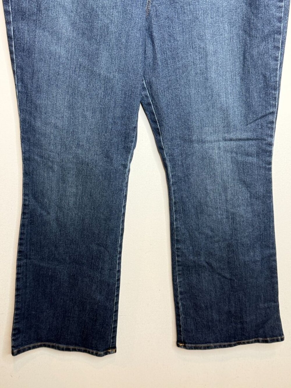 Gloria Vanderbilt Amanda Size 16 Bootcut Stretch Jeans - Picture 3 of 12